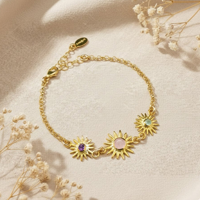 Custom sunburst birthstone bracelet for mom featuring one larger faceted gemstone for the mother and smaller birthstones for children. Personalized family bracelet crafted in sterling silver, 18k gold vermeil, or rose gold, designed as a meaningful mother’s gift.