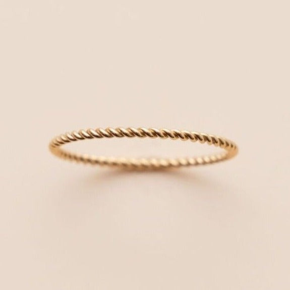 DAINTY TWIST RING