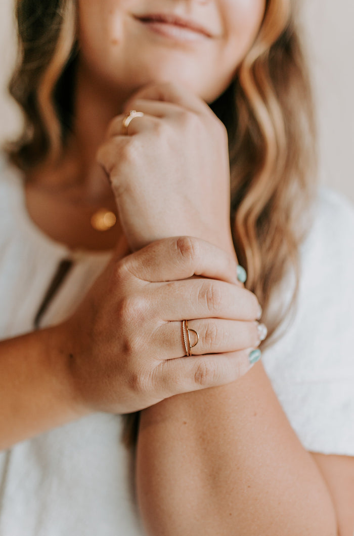 DAINTY TWIST RING