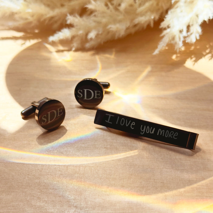Personalized black stainless steel tie bar and cufflinks set with engraved initials. Bold, modern accessory for weddings, anniversaries, and Father’s Day. Perfect for groomsmen, best man, or groom gift. Durable, stylish, and gift-ready for any formal event.