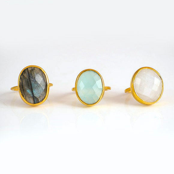 Green Chalcedony Oval Ring - August Birthstone