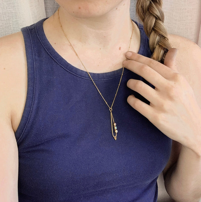 model jewelry, satellite chain, three stone pendant necklace
