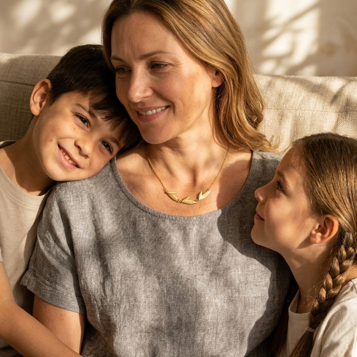 Mom wearing a personalized engraved leaf necklace with children, a meaningful name necklace designed to represent family and loved ones.