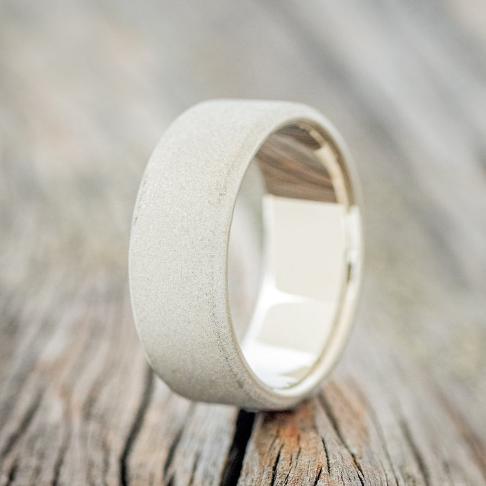 14K White Gold / Sandblasted