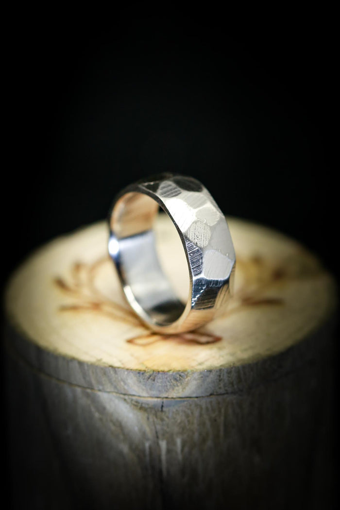 14K White Gold / Faceted
